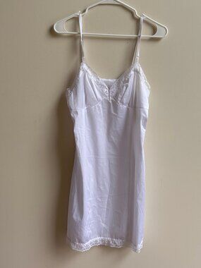 Women's Vanity Fair White Nightgown - Size S (34/18")